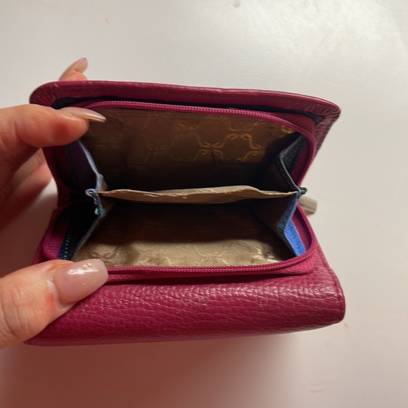 Beautiful Genuine Leather Wallet - snap closure with zip change pocket - Picture 7 of 8